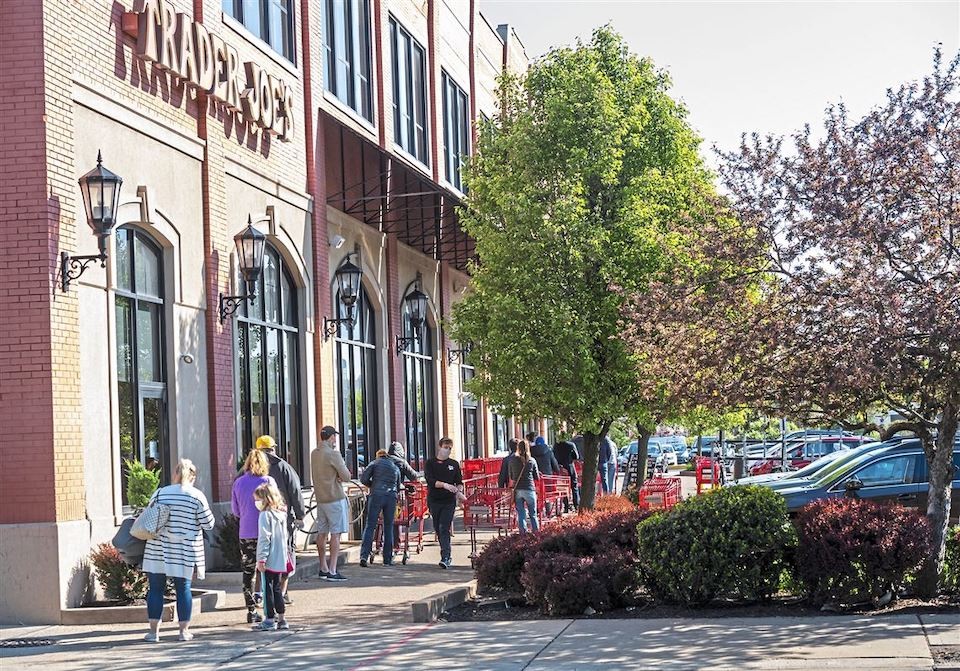 Walnut Capital acquires shopping center near Bakery Square